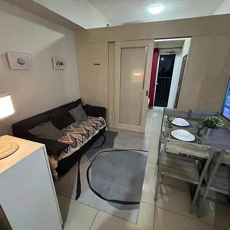 Cozy 1 Bedroom Makati Condo With Balcony Wifi